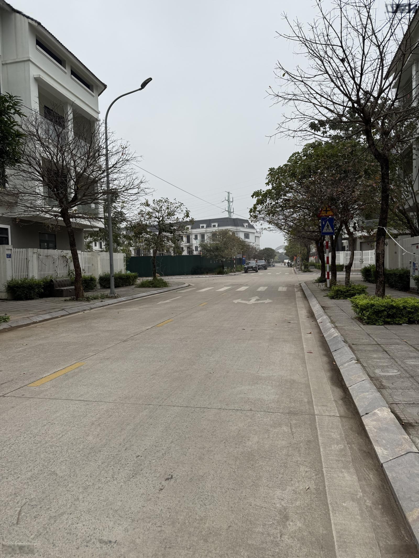 Bán biệt thự liền kề khu B Geleximco Lê Trọng Tấn_Dương Nội Hà Đông DT 90m_4 tầng xây thô giá 21 ty