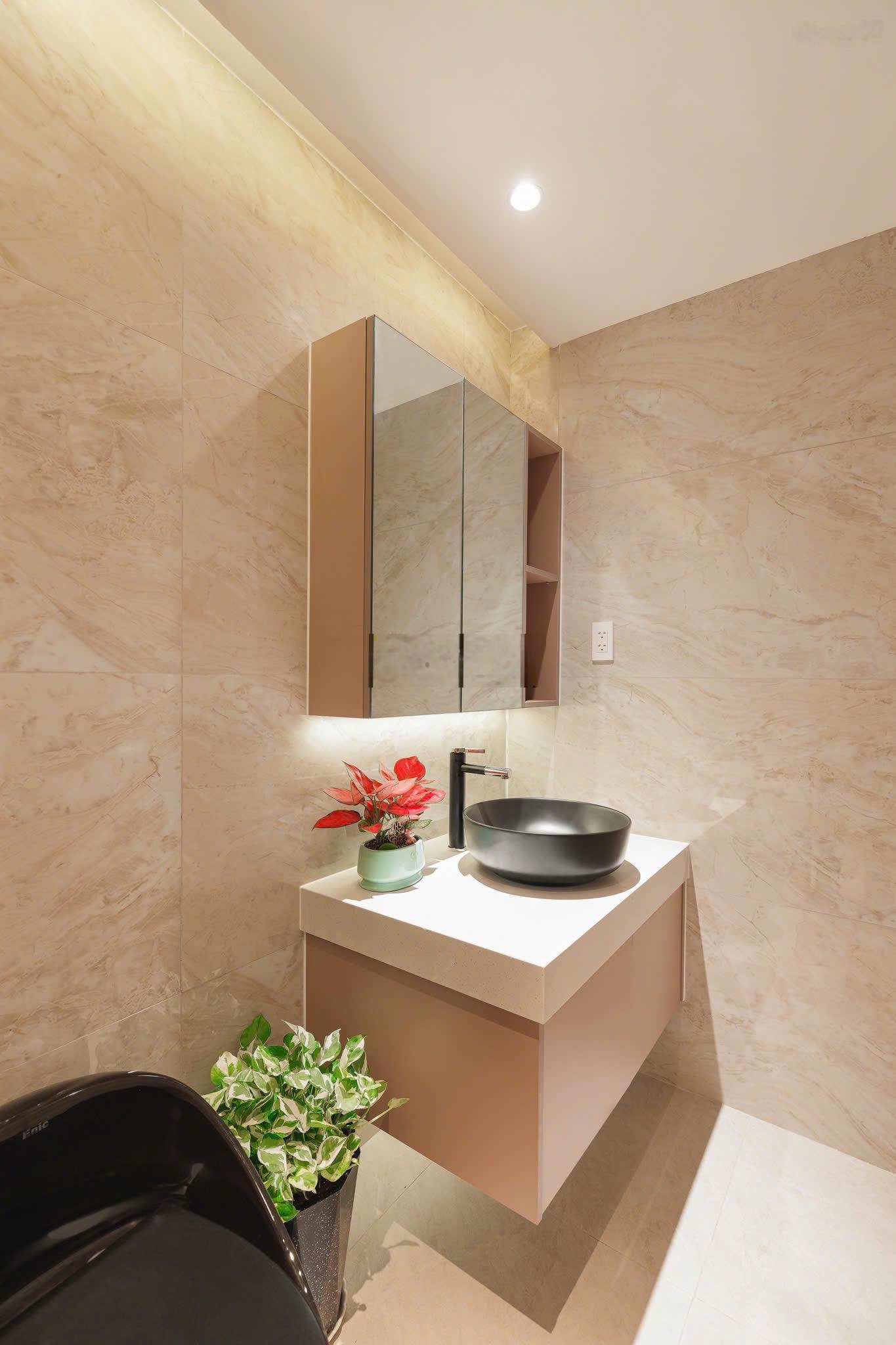 Bán nhanh CHCC Terra Royal, 2PN giá 6 tỷ 800. LH em: 0833755795 SDT/Zalo