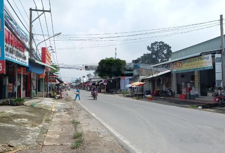 Cần bán vài lô đất góc 2MT đường Hùng Vương gần chợ Phước Lý, thổ cư, thích hợp phân lô, giá đầu tư