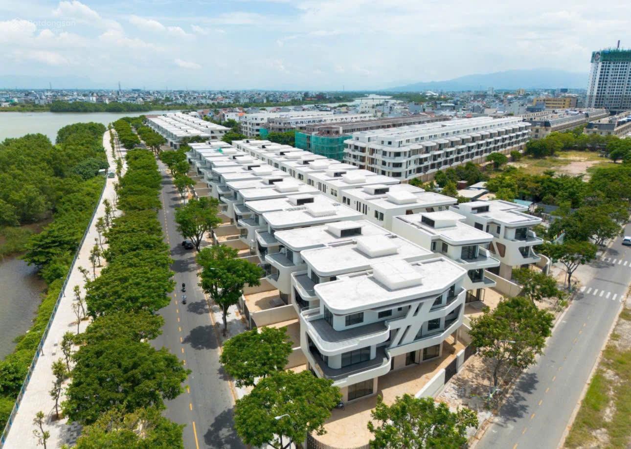 Tòa tháp đôi The Meridian view sông Hàn tại Elysia Complex City Đà Nẵng - Trực diện view pháo hoa