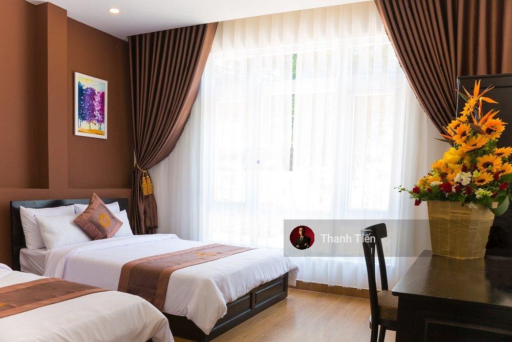 Bán khách sạn 7 tầng 21 phòng (12x18m). 250tr/tháng, vị trí VIP khu Bàu Cát - 38 tỷ thương lượng