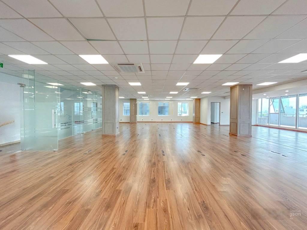 Cho thuê tòa Building Dịch Vọng Hậu- Cầu Giấy: DT 140m²* 8 tầng, thông sàn, PCCC chuẩn. Giá 110tr