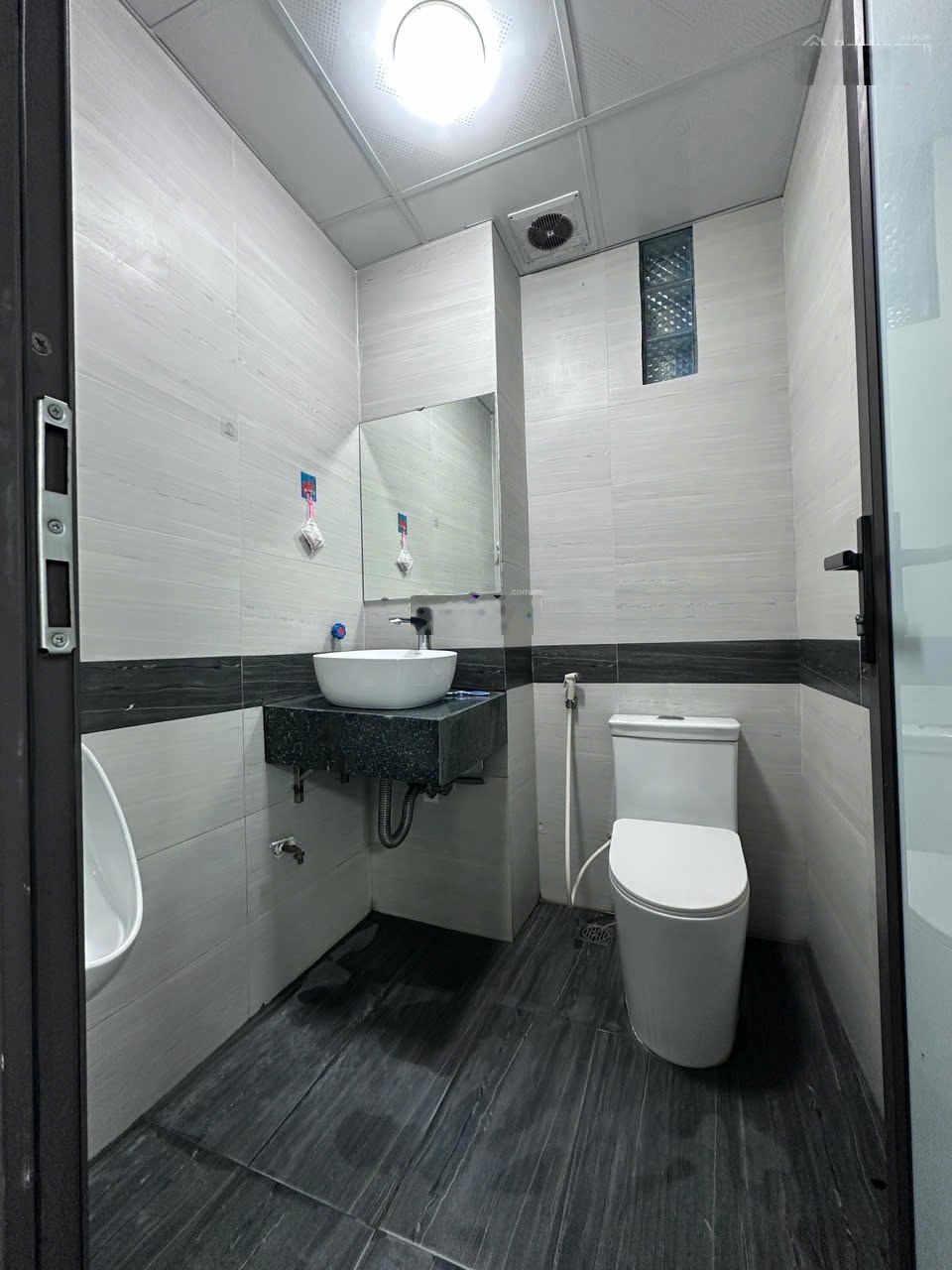 Cho thuê văn phòng Khuất Duy Tiến, 60 m2/tầng, sàn thông đẹp giá chỉ 10 tr/tháng