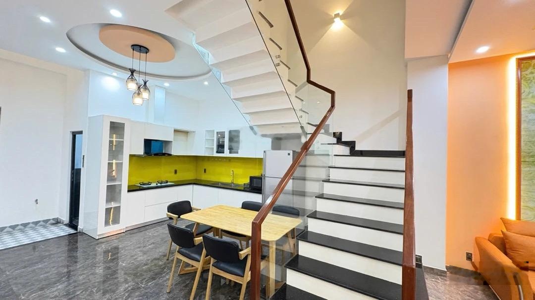 BÁN NHÀ 3 tầng mới căng ngay Huy Cận, Hải Châu, vị trí kinh doanh siêu đỉnh, giá chỉ nhỉnh 10 tỷ