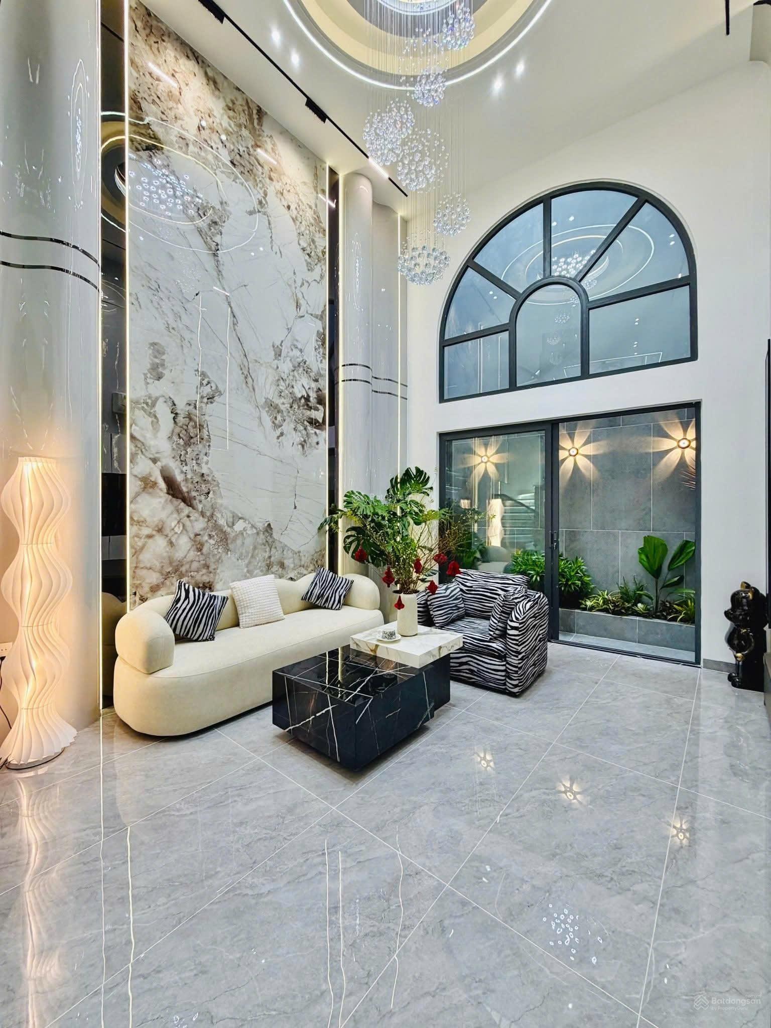 Nhà đẹp ngay Gia Phú, 80m2, 4 tầng BTCT, 4 PN 4WC,nội thất cao cấp,xe ngủ trong nhà,kế chợ Bình Tây