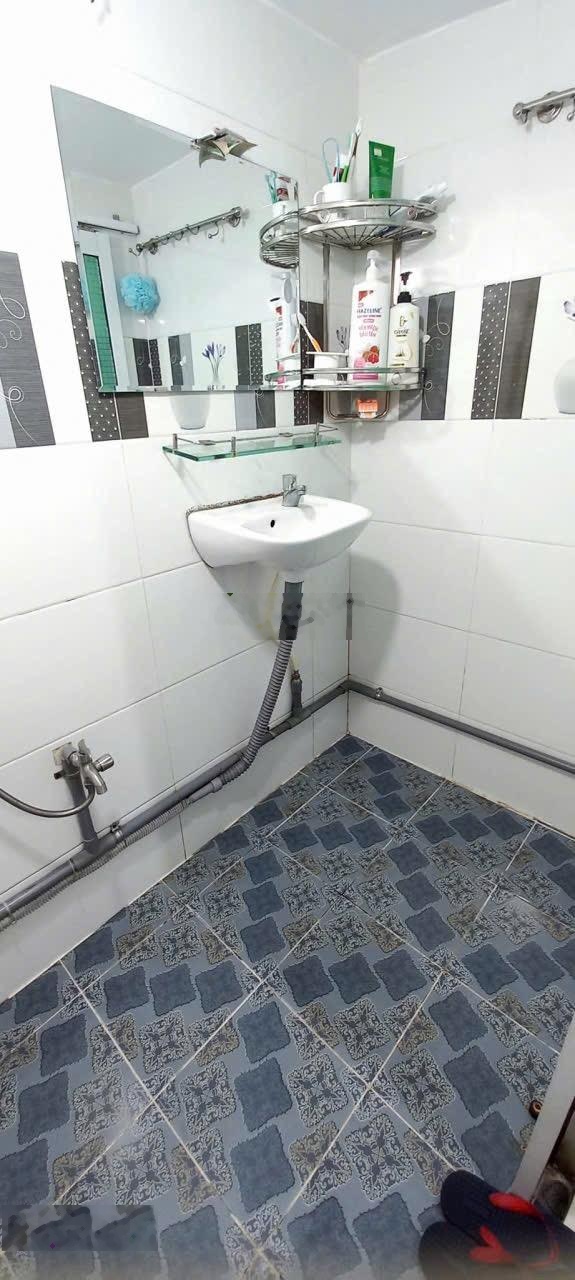 Bán chung cư lầu 3, sổ hồng riêng, 1 trệt 1 lửng, đường Tống Duy Tân P14 Q5, giá 2 tỷ 150