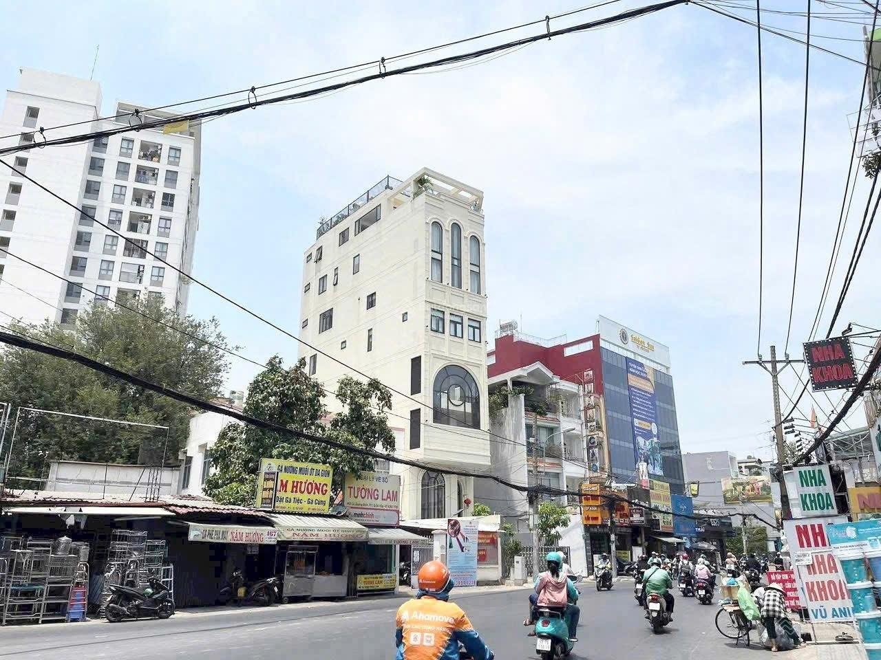 Bán gấp tòa nhà góc 2 Mặt Tiền 139A Nơ Trang Long 515m2 sàn (10x18 ) 8 tầng TM, HĐT 110tr Giá 35 tỷ