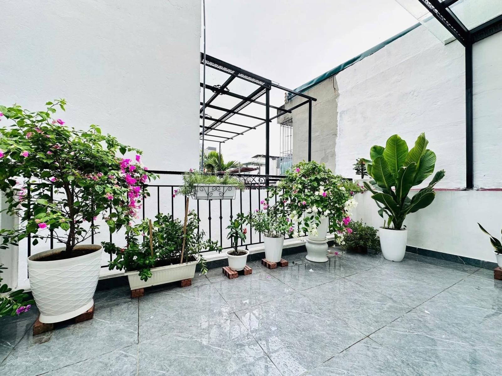 Bán nhà Phú Thượng, Tây Hồ, 5 tầng sẵn ở đầy đủ nội thất. Tiện ích xung quanh đầy đủ