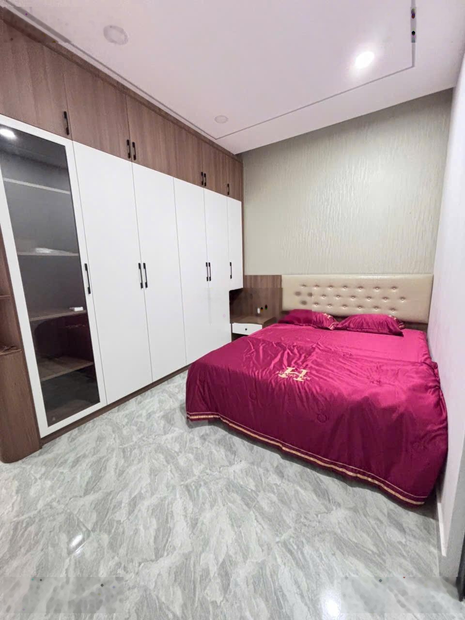 Nhà nằm trong khu đồng bộ đẹp - điện nước âm - 5 tầng full nội thất chỉ hơn 6 tỷ