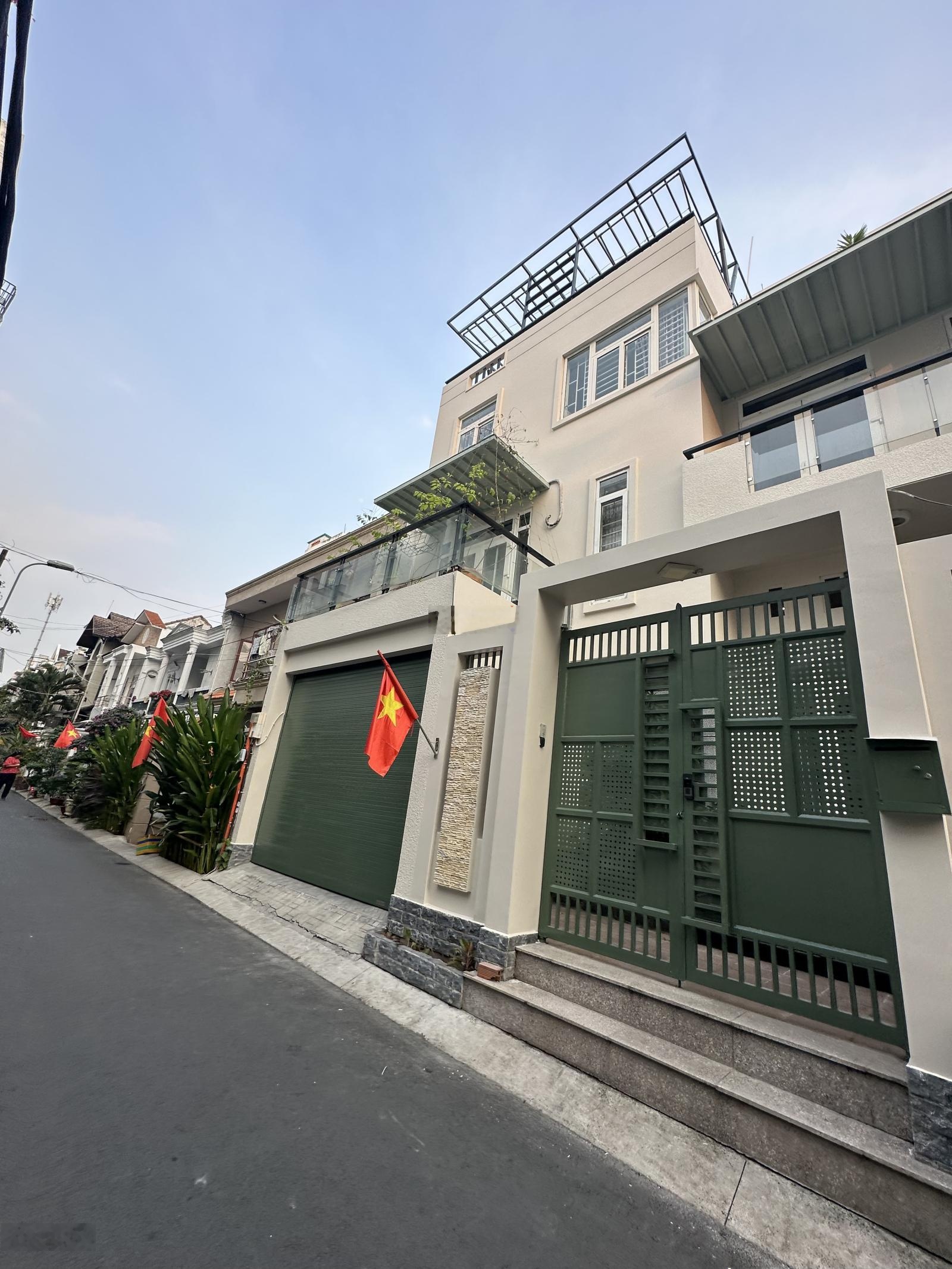 Hot nhất Thảo Điền hiện tại! Nhà làng báo chí Thảo Điền DT 110.7m2 (10m x11m) giá 33 tỷ