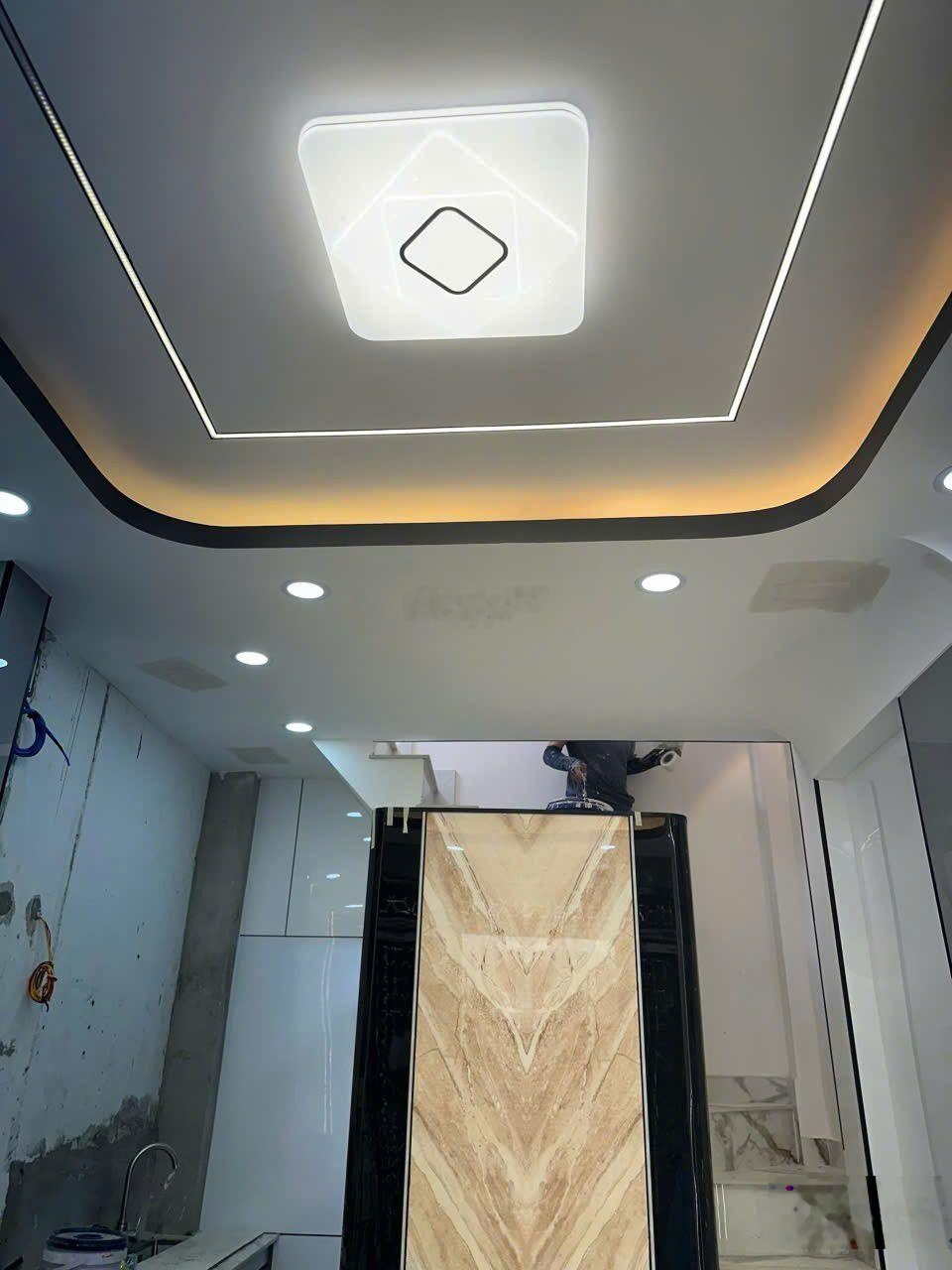 Nhỉnh 2 tỷ - nhà 3 tầng - hẻm 4m - nhà mới xây dựng