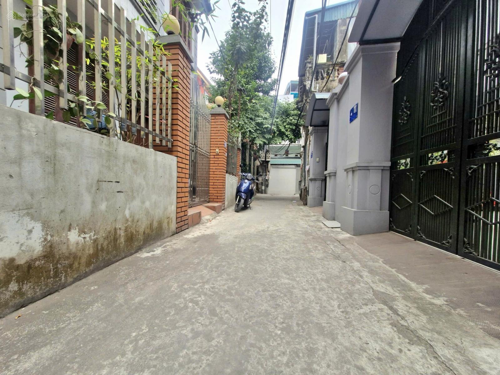 Bán đất Thạch Bàn, Cổ Linh, 82m2, MT 8.2m, giá 16.9 tỷ, gần chợ gần trường, gần cơ quan trung tâm