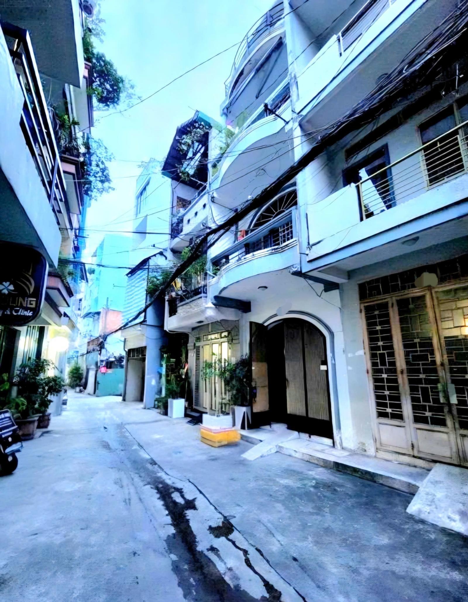 Hẻm xe hơi Ba Tháng Hai Quận 10 ngay Hà Đô - 42m2, 4 tầng.