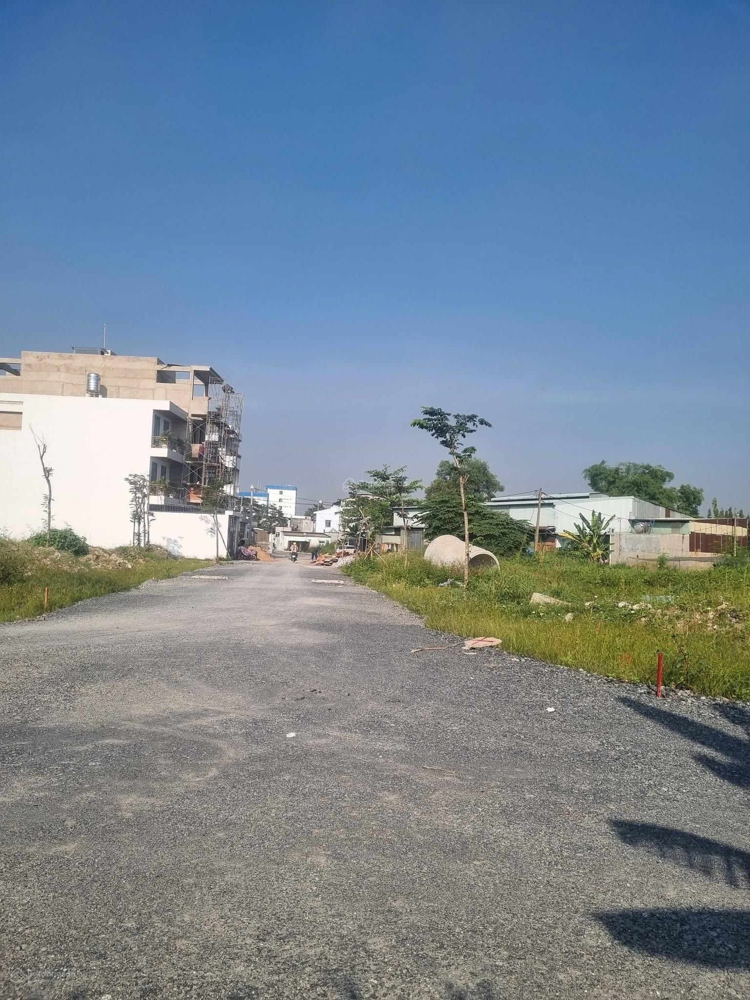 Đất chính chủ gủi cần bán gấp thuộc xã đông Thạnh huyện hóc môn dt: 5 x 17m giá bán: 3ty850tr