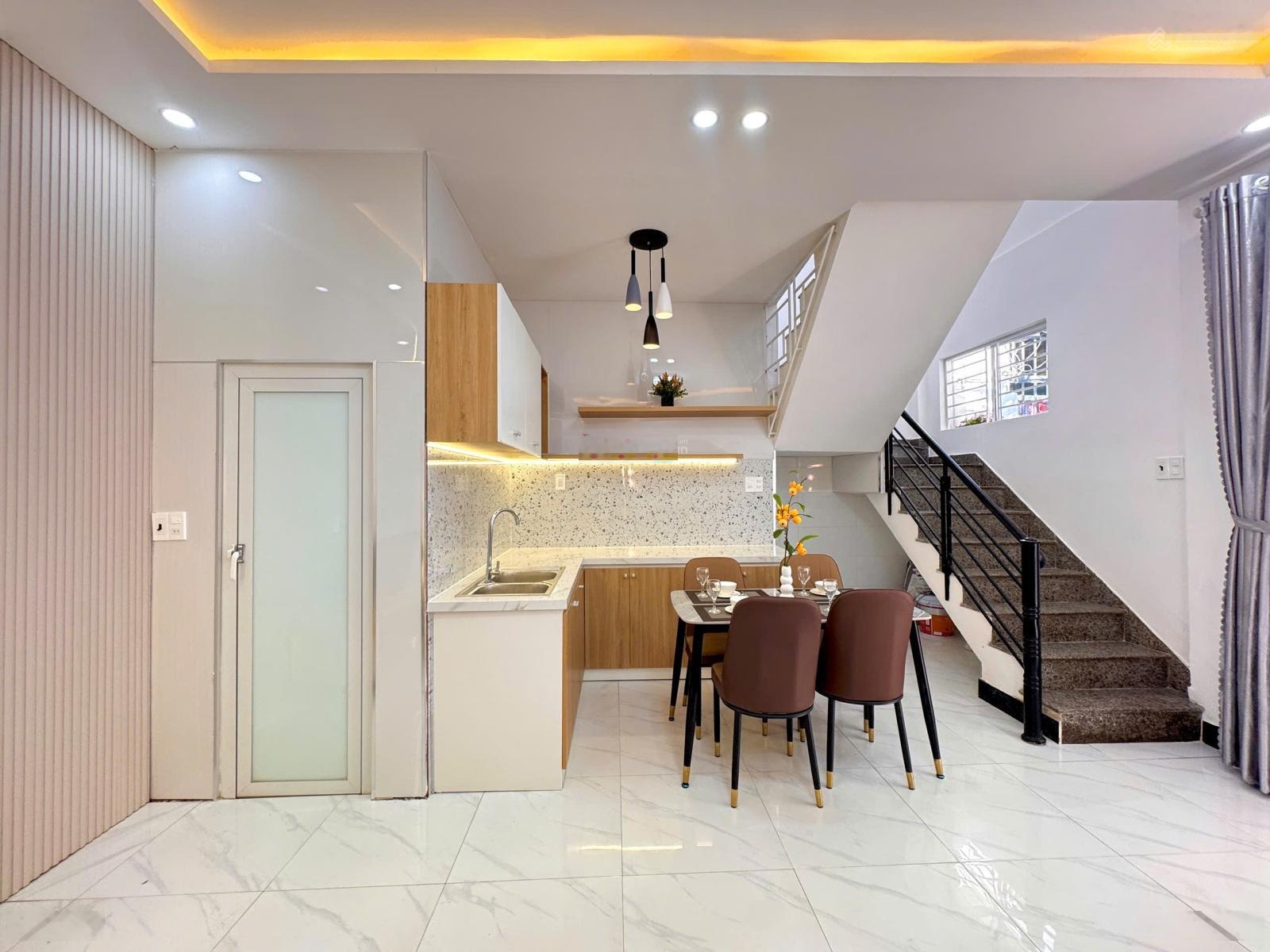 Bán căn 2 tầng đường trần cao vân nội thất mới 100% hình thật