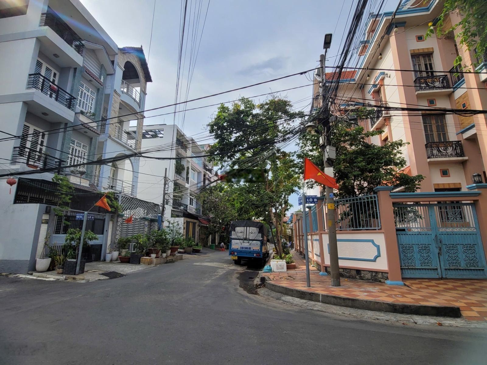 Bán dãy nhà trọ hẻm 44 Bùi văn Ba , hẻm xe tải , giá 5,8 tỷ