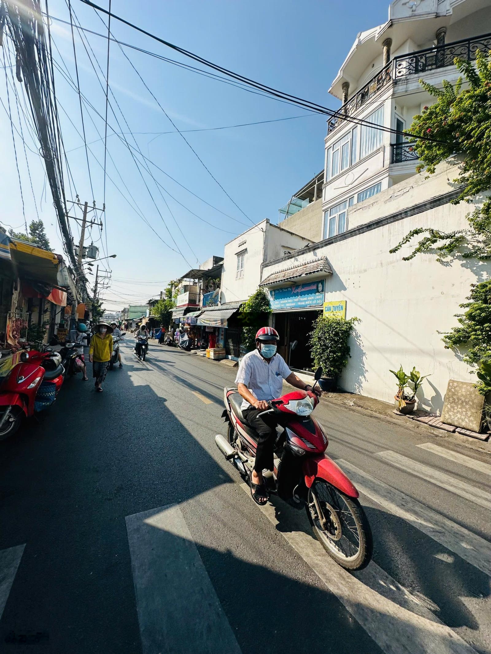 Vị trí đẹp - bán nhà cấp 4 mặt tiền đường Số 3 Phước Bình kinh doanh tốt ngay ngã tư chợ - 9.9 tỷ