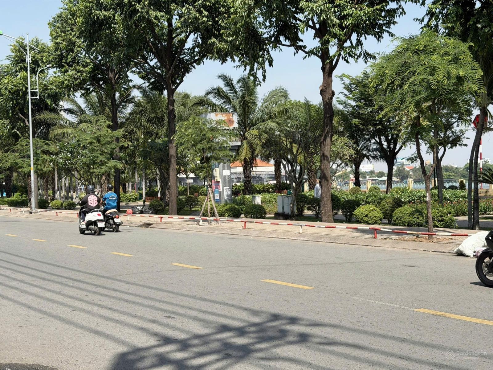 Chính chủ cần bán tòa nhà 6,5 tấm hẻm xe hơi công viên Tầm Vu, Bình Thạnh