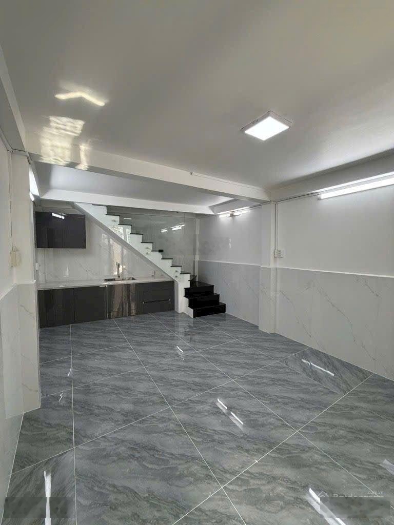 Nhà ngay cổng trường ĐH Kinh Tế TP HCM Trần Quang Khải ngay Hai Bà Trưng