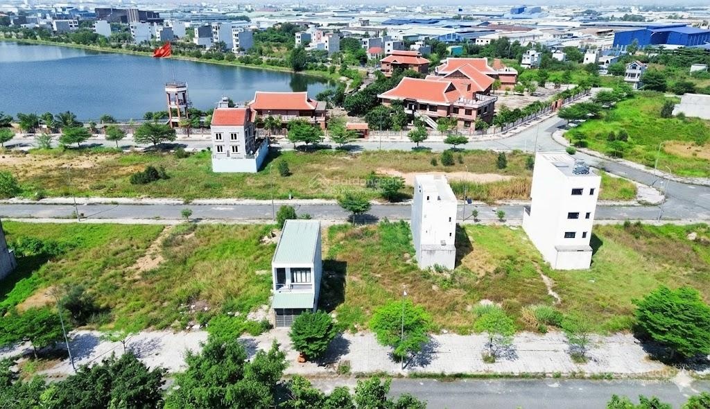 Chính chủ bán 1 lô đất có sổ đỏ đường rộng 20m, vỉa hè 8m