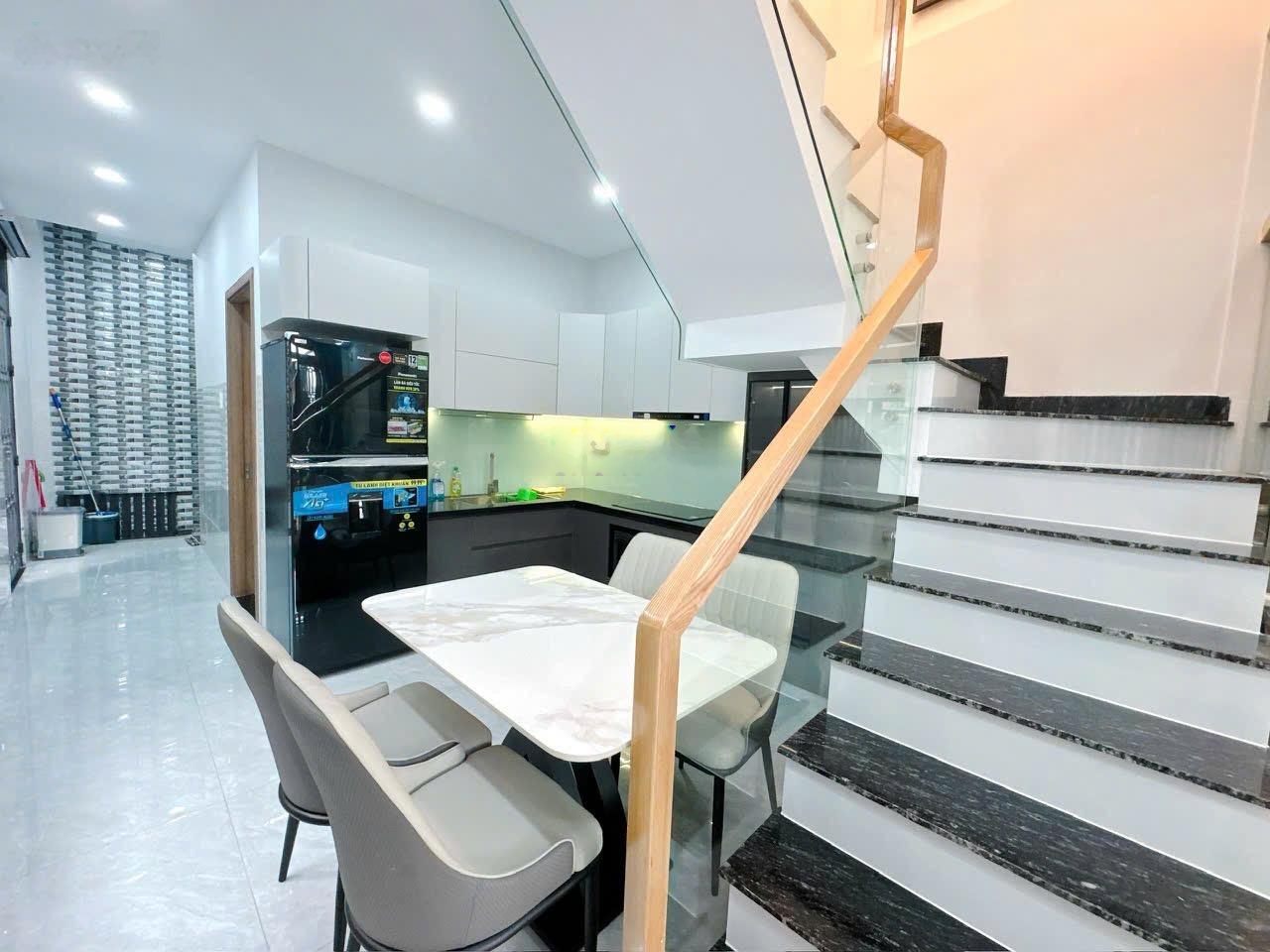 Mặt tiền kinh doanh chợ Tân Quy 2 tầng 58m2 3pn full NT giá 6.2 tỷ