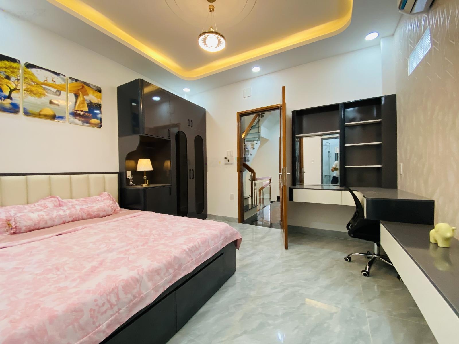 Lên sóng cặp nhà phố xây mới - thang máy - giá cực yêu thương tại quang trung