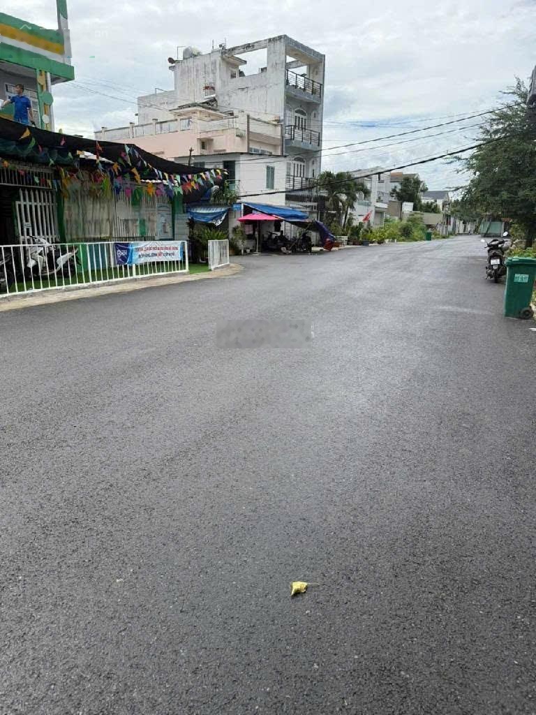 Lô góc 2 mt đường 20m nhà 3 tầng lê văn lương, nhà bè.