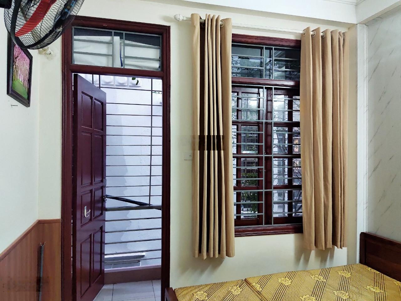 Phòng ban công thoáng 225 Quan Hoa đủ đồ