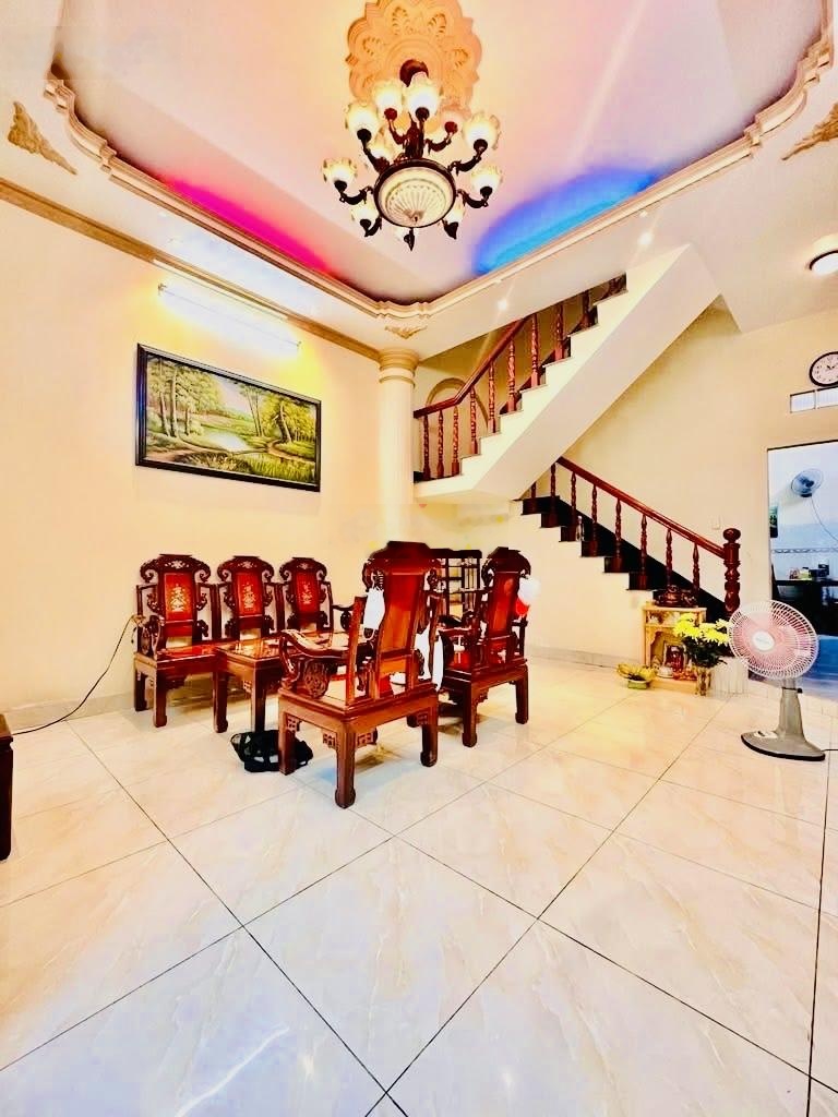 Gấp bán giảm 1 tỷ- p.15- bình tân- hẻm xe hơi- 3 tầng- ngang khủng 5m- 95m2- phan huy ích