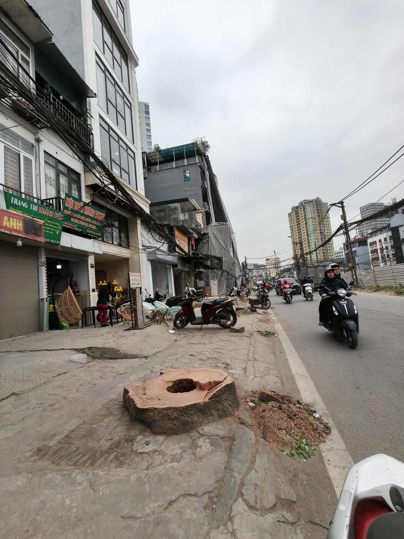 Bán Đất tại Lạc Long Quân, 24,5 tỷ, 133m2, hàng hiếm, view đẹp.ô tô vào nhà.