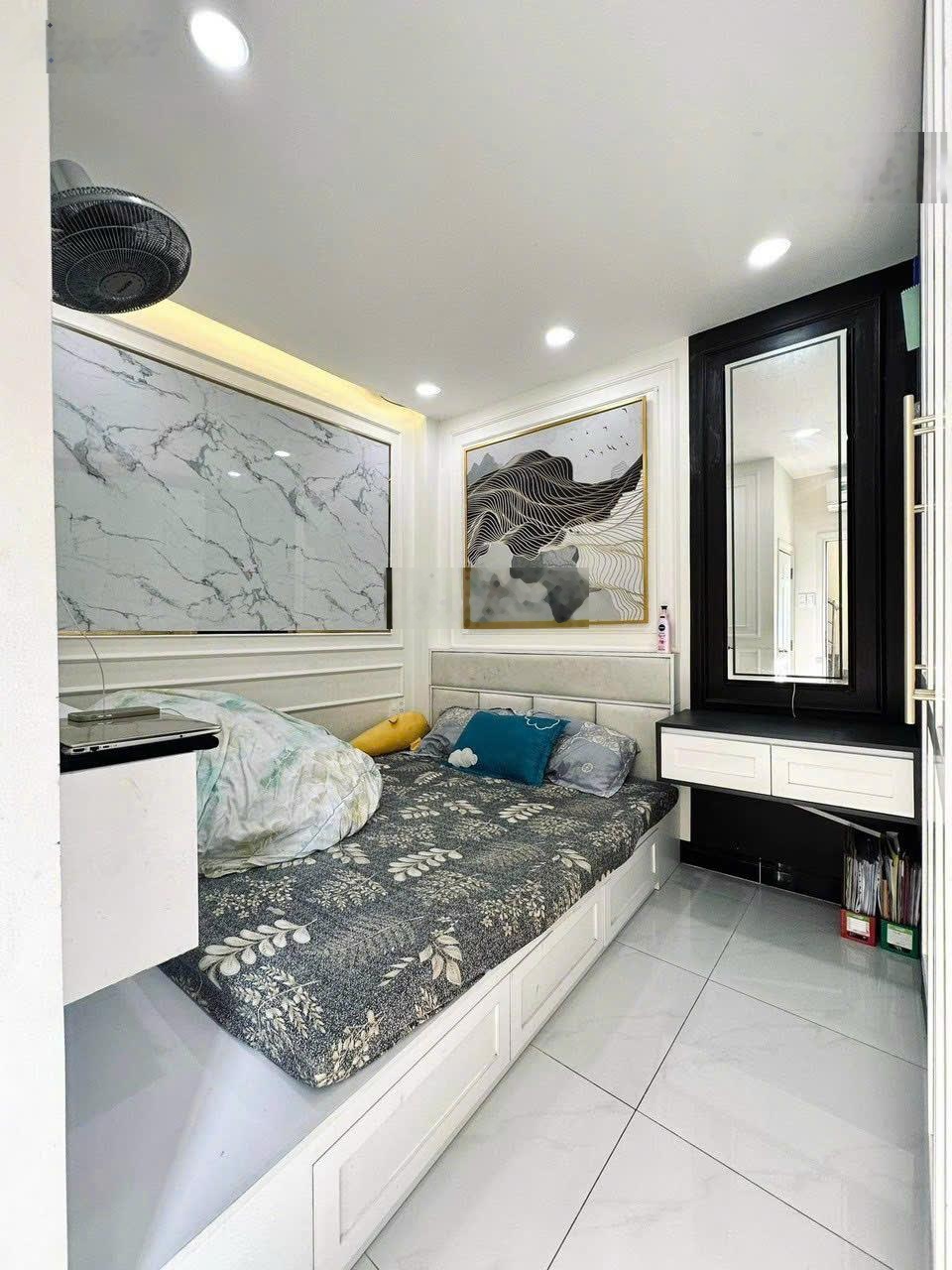 Bán nhà 4,5 Tấm hẻm 4m, 217 Hoàng Văn Thụ, phường 8, Phú Nhuận (cũ)