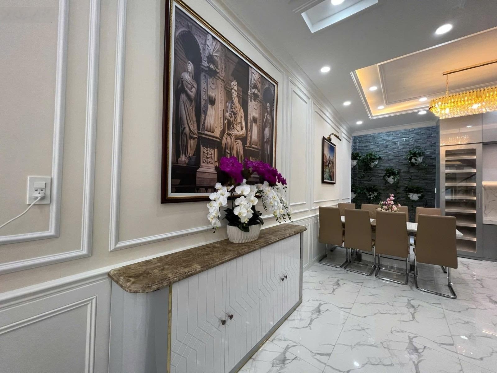 Dương quảng hàm gò vấp - 4 x 16.5 - 4 tầng - hẻm 6m , thông - 8 tỷ