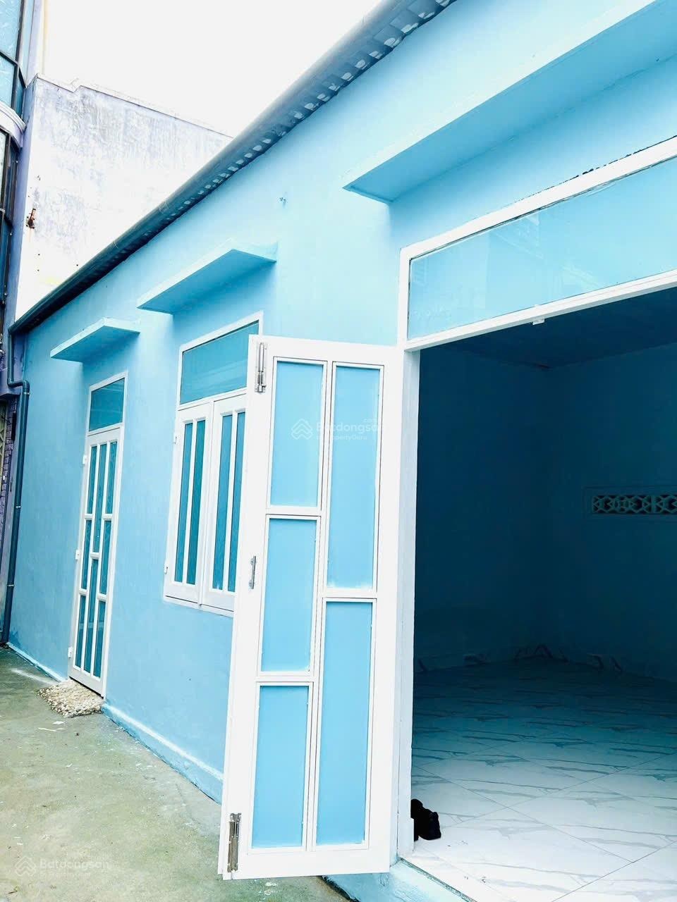 Nhà hẻm trung tâm thoáng mát, cách đường lớn 30m. Khu vực yên tĩnh, an ninh