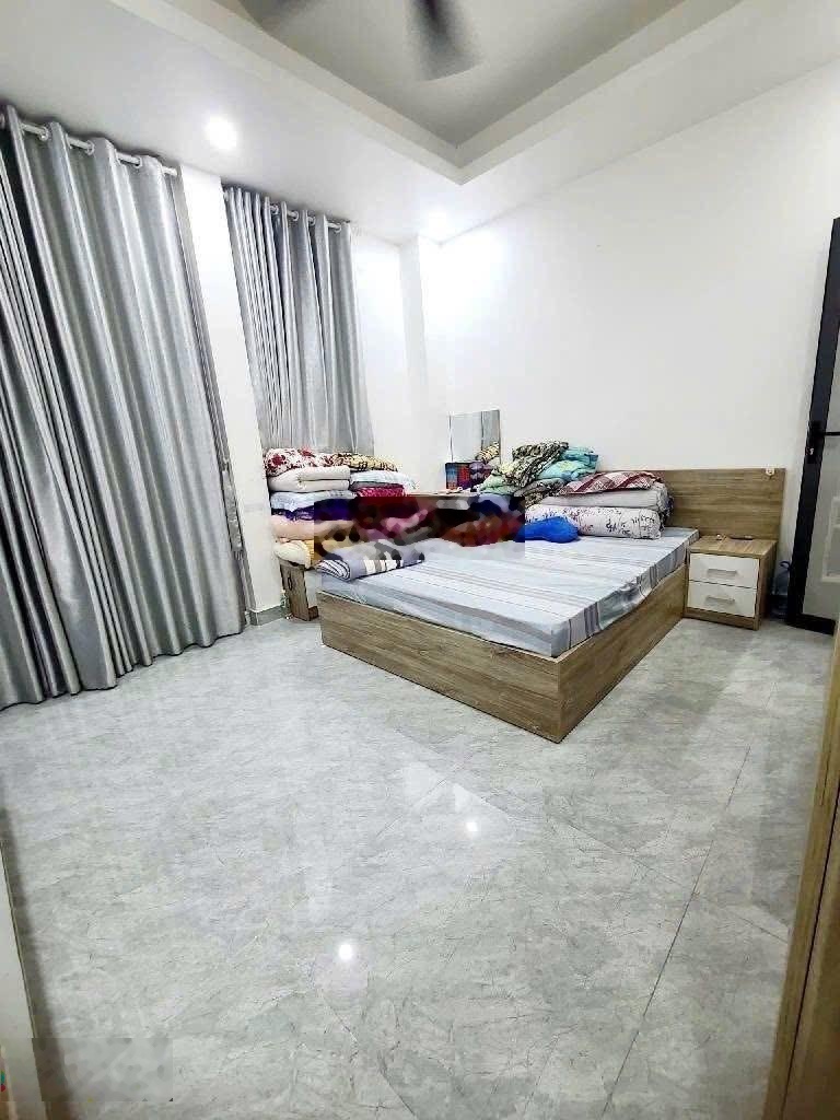 Hiếm! Chưa đến 90 tr/m2, ngang khủng 5m, 95m2, hẻm xe hơi, 3 tầng, ngay Quang Trung, sát Emart