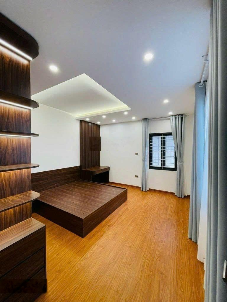 Bán nhà Minh Khai, 35m2, 8.6 tỷ, 5 tầng, ô tô đỗ cửa, sổ đỏ chính chủ, đẹp, nhà thoáng