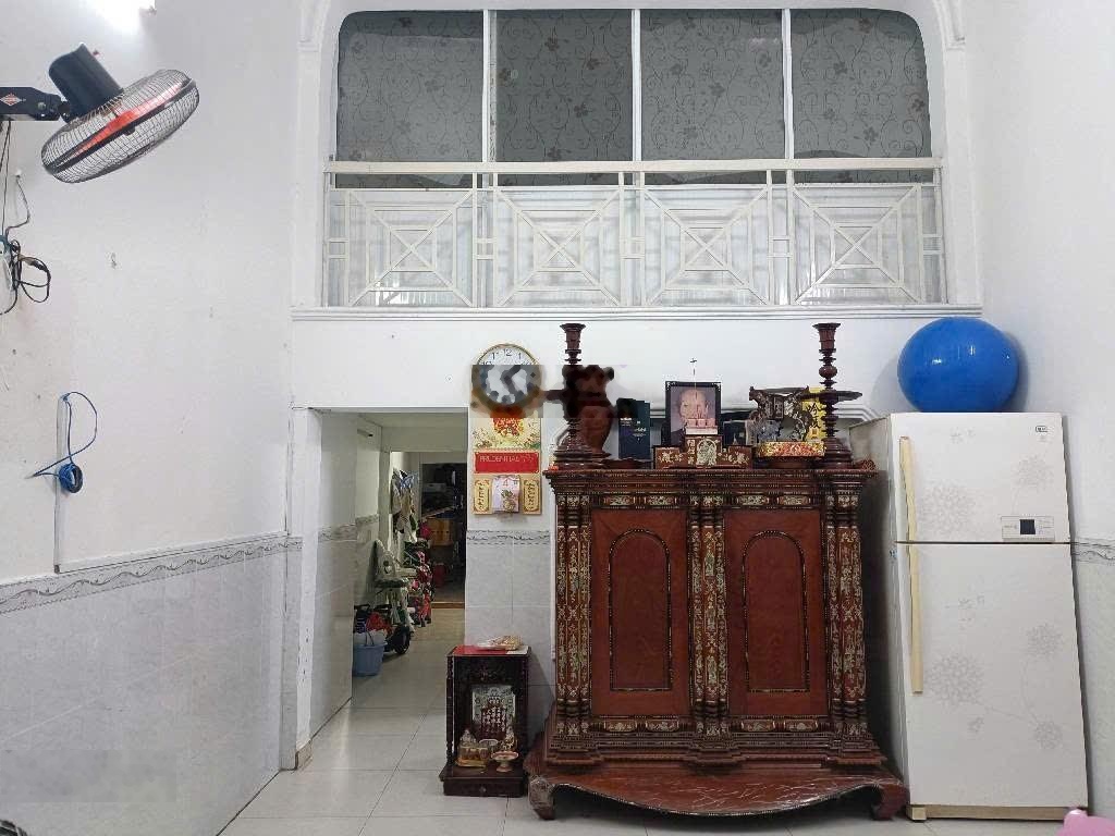 Bán nhà Dương Bá Trạc, Quận 8: Dt: 100m, 1 trệt 1 lầu lửng đúc gồm 4pn, 4wc, giá chỉ 5tỷ900