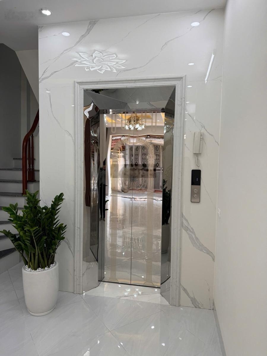 Ô tô tải đỗ cửa, ngõ thông vòng quanh KD đỉnh, DT 40m2*6T thang máy, MT 3,8m, chào 10,9 tỷ