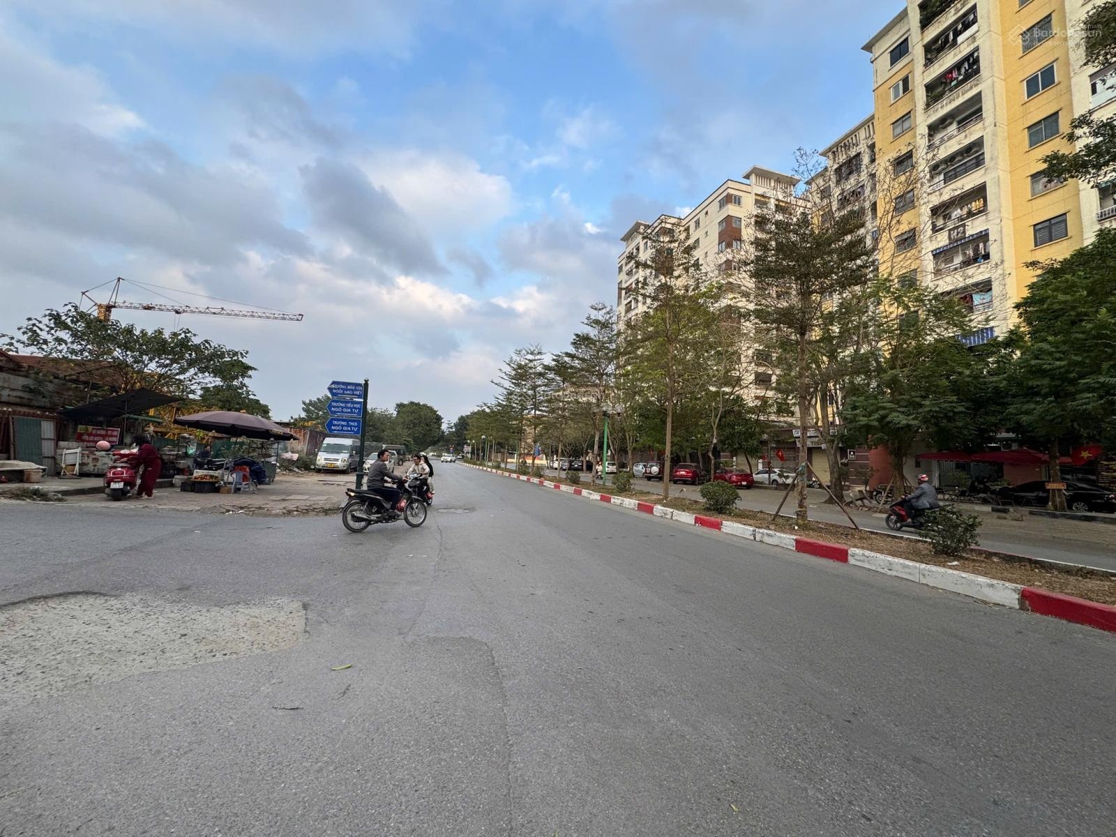 Bán đất chính chủ trung tâm phường việt hưng long biên oto kinh doanh