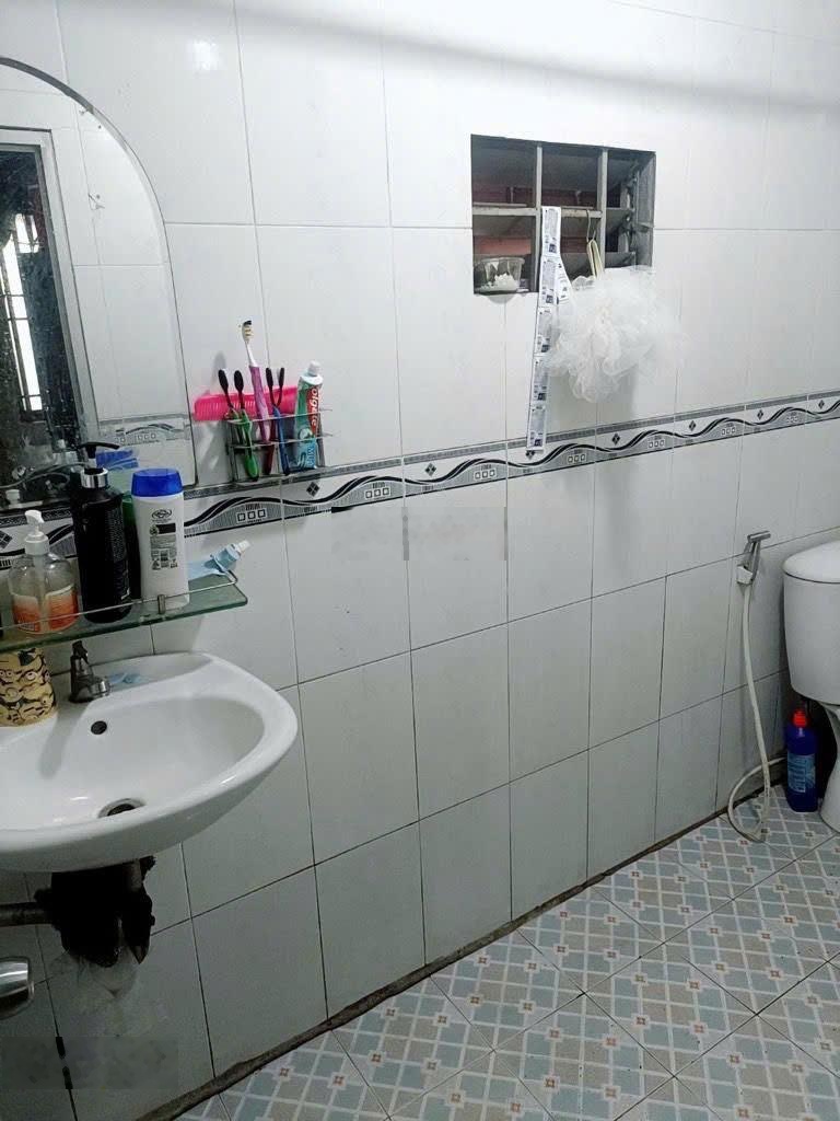 Nhà mặt tiền ngay Vinhomes Grand Park, đường xe tải, 80m2, nhỉnh 4 tỷ