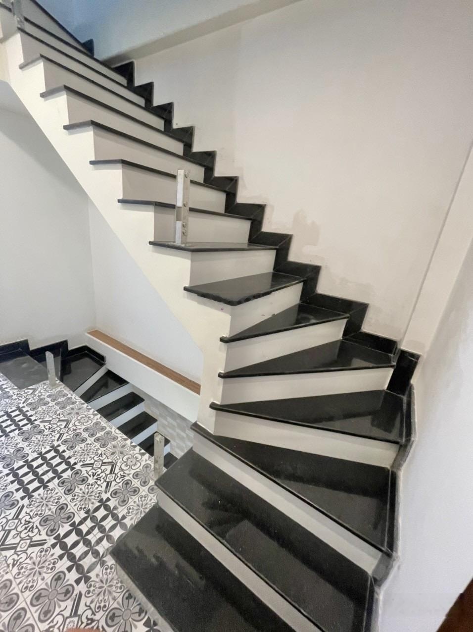 Bán NR 4PN, 4WC, 45m2 tại Nguyễn Ngọc Lộc, Phường 14, Quận 10, HCM, 9,3 tỷ