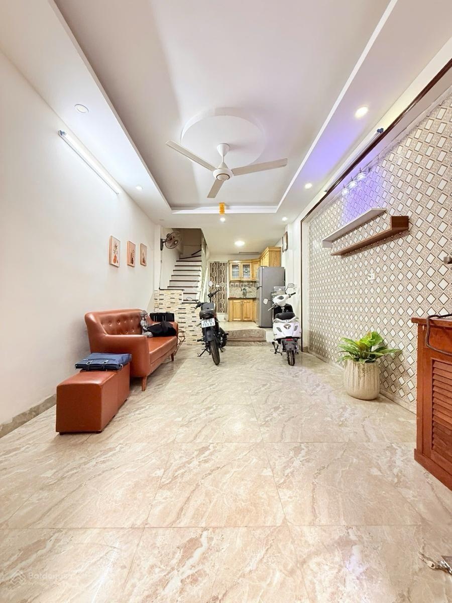 Cách 1 nhà ra oto, thông tứ tung, DT 33m2 * 5t, chào tượng trưng 8,3 tỷ