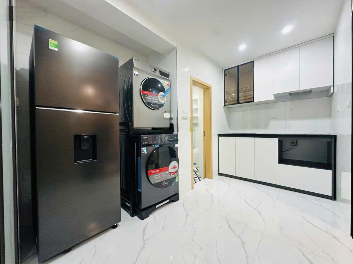 Bán căn hộ tập thể tầng 1 láng hạ, đống đa, dt75m, 3pn,2wc, ô tô đỗ, sân riêng. giá hơn 5 tỷ