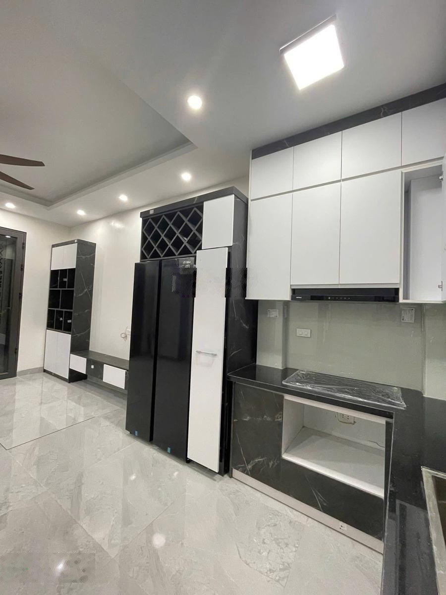 Nhà đẹp ở ngay, ngõ 3 gác đỗ cửa, DT 30m2 * 5T, MT 4,1m, chào giá 8,5 tỷ