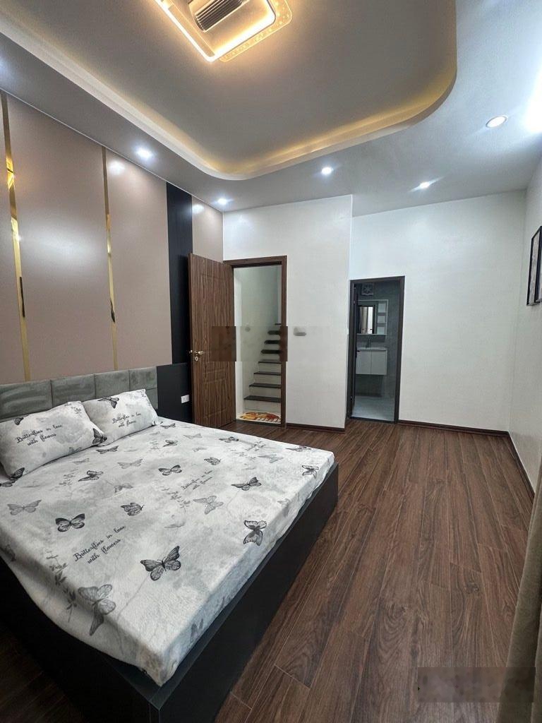 Hiếm bán nhà Triều Khúc 33m2x5T, 6.95 tỷ, full nội thất, ô tô đỗ cổng, mua ở tuyệt vời