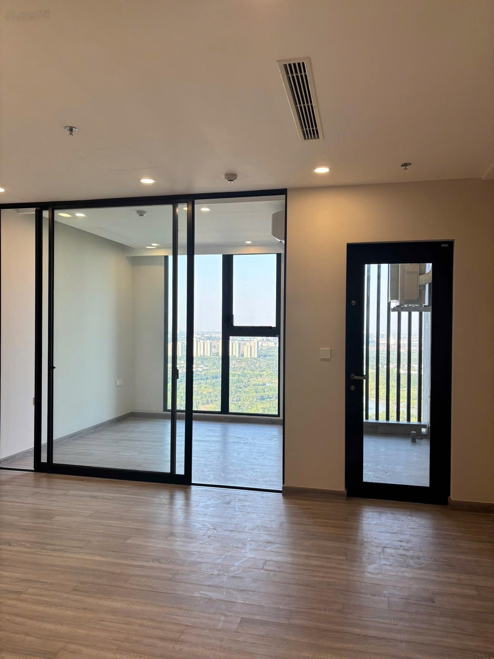 Bán 1 ngủ , View Biệt thự Đảo - Tòa SF2 , chung cư Sky Forest Ecopark - Giá 3 tỷ 290 bao sổ