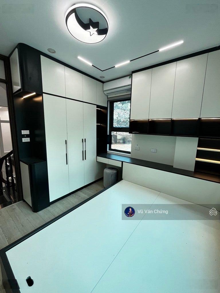 Bán nhà Nguyễn Công Trứ Hà Đông 5 tầng ô tô đỗ cửa lô góc 3 mặt thoáng 9.8 tỷ