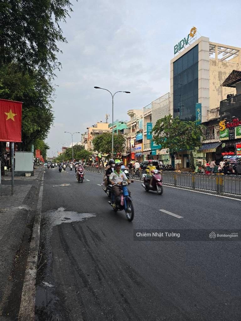 Nhà mặt tiền KD siêu đỉnh, đường rộng 30m, vỉa hè 6m, 5 tầng kiên cố, 4m x 13,5m,minh phụng,Q11