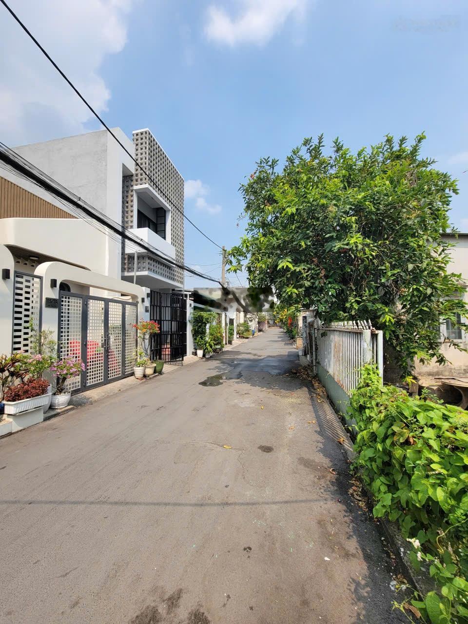 Hàng hiếm! DT 400m2 / Full thổ - Ngang 9m / HSXD cao / Hẻm xe hơi - Vị trí trung tâm TP. Thủ Đức