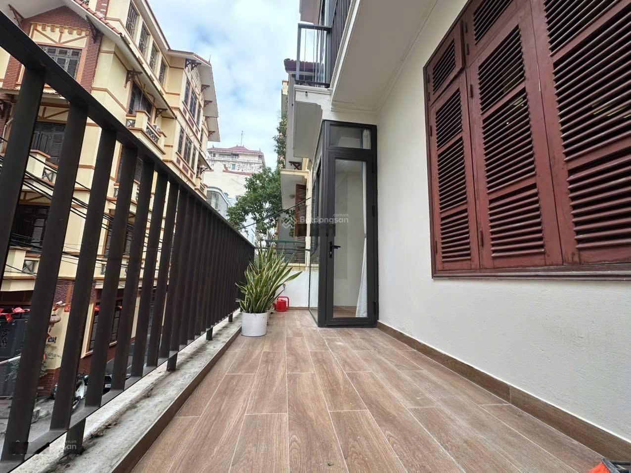 Ô Tô đỗ phố Thanh Nhàn nhà đẹp dân xây ngõ thông 2 đầu 45mx 5T giá nhỉnh 8 tỷ có TL