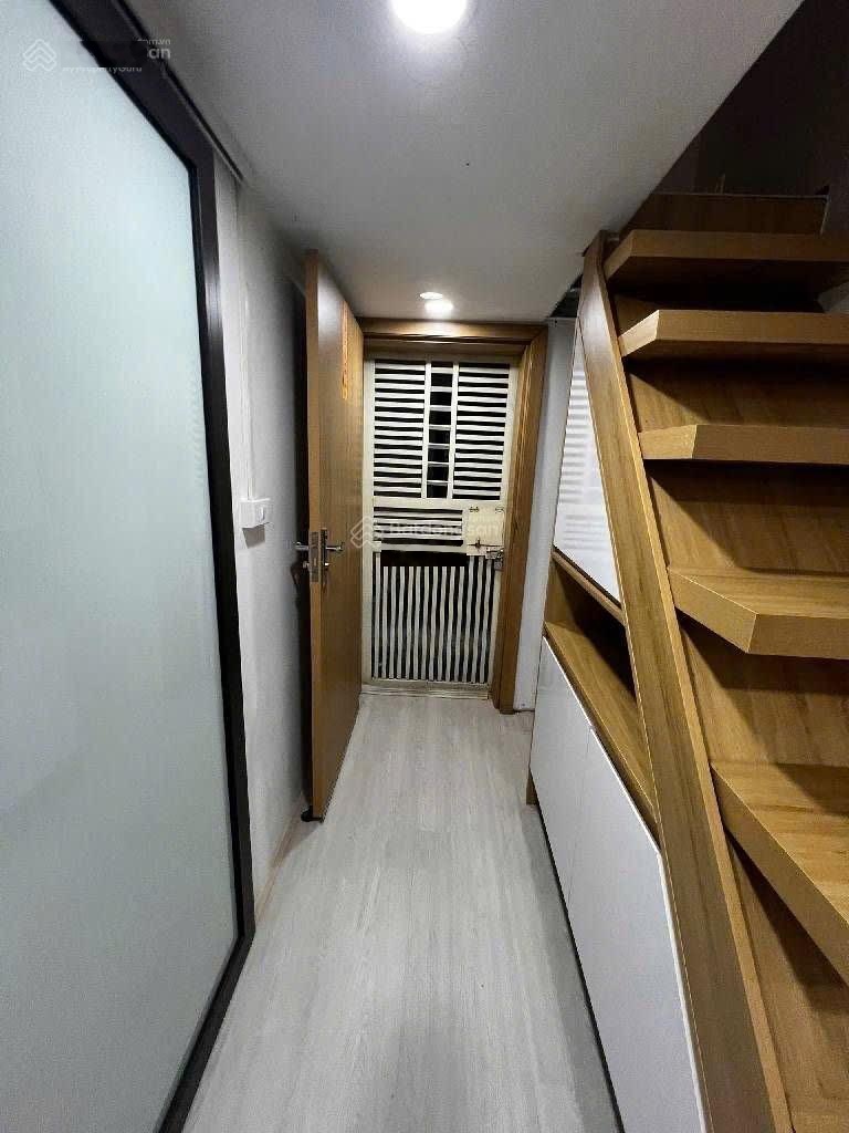 Chính chủ càn bán gấp căn hộ 2 phòng ngủ mặt ngõ lò đúc oto nhỏ đỗ cửa dt 16/40m